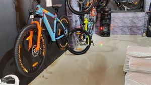 உலகின் முதல் ஒளிரும் சைக்கிள்... இது இந்திய நிறுவனத்தின் தயாரிப்பு... விலை எவ்வளவு தெரிஞ்சா ஆச்சரியப்படுவீங்க!