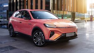 அடேங்கப்பா... 5ஜி நெட்வொர்க் உடன் எலக்ட்ரிக் காரா!! உலகிலேயே முதல்முறையாக சீனாவில் அறிமுகமானது!