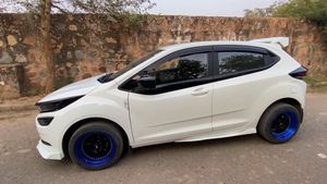 டாடா காரா இது... மிக கவர்ச்சியான வாகனமாக மாறிய அல்ட்ராஸ்... இதன் அழகை ரசிக்க இரு கண்கள் போதாது!!