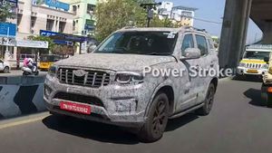 17 இன்ச் அலாய் சக்கரங்களுடன், கேமிரா கண்களில் மீண்டும் சிக்கிய 2021 மஹிந்திரா ஸ்கார்பியோ!!