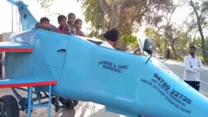 இது வானத்தில் பறக்காது... கட்டிட கலைஞர் உருவாக்கிய வித்தியாசமான வாகனம்... சூப்பர் திறமை!!