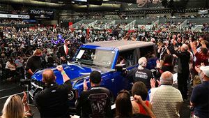 ஏமாந்துட்டாரோ! ரூ.43 லட்சம் விலையுள்ள காரை ரூ.7.8 கோடிக்கு வாங்கிய தொழிலதிபர்... ஏன் தெரிஞ்சா மிரண்டுருவீங்க!!