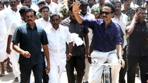 முதல்வரிடம் நிலம் இல்லை, தலைவரிடம் கார் இல்லை... 'ஸ்டார்' வேட்பாளர்களின் கார்கள் குறித்த ருசிகர தகவல்கள்!