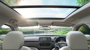 குறைந்த விலையில் பனோரமிக் சன்ரூஃப் உடன் கிடைக்கும் கார்கள்..!! கார் வாங்கும்முன் இத தெரிஞ்சிக்கோங்க!