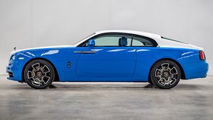 கண்ணை கவரும் நிறங்களில், ஷாங்காய் கண்காட்சியில் ரோல்ஸ் ராய்ஸ் கார்கள்!!