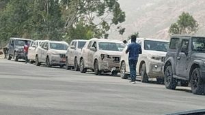 ஹிமாச்சல மலைப்பகுதியில் வரிசையாக காட்சிதந்த வருங்கால மஹிந்திரா கார்கள்!! எது முதலில் அறிமுகமாகுமோ!