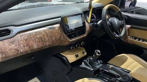 ரெனால்ட் கைகர் எஸ்யூவி காரை வாங்கினால் இப்படி மாற்றி கொள்ளணும்!! வெளியே வெள்ளை, உள்ளே பழுப்பு நிறம்.. சூப்பர்!