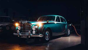 பிரபல மின்சார கார் உற்பத்தி நிறுவனத்தின் பெரும் பங்கை கையகப்படுத்திய முன்னாள் கால்பந்தாட்ட வீரர்... யார் அவர்?