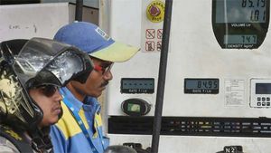 பெட்ரோல், டீசல் விலையை ஒன்றிய அரசு ஏன் குறைக்க மறுக்கிறது தெரியுமா? வேணாம்... சொன்னா தாங்க மாட்டீங்க!