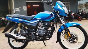 பஜாஜ் பிளாட்டினா 110 பைக்கில் வெள்ளை நிற சக்கரங்கள்!! இளைஞர்களை கவர புதிய அப்டேட்கள்!