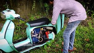 வீட்டிலேயே ரெடி செய்யப்பட்ட எலெக்ட்ரிக் ஸ்கூட்டர்! வீடியோ பாத்து நீங்களும் கத்துக்கோங்க! ஈசியா செய்திடலாம்!