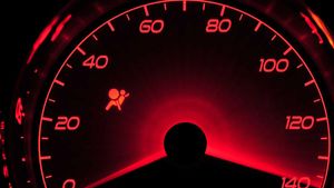 வார்னிங் லைட் எரியும்... காரில் இந்த 5 பிரச்னைகள் இருந்தா ஏர்பேக் வேலை செய்யாது... இவ்ளோ நாளா தெரியாம போச்சே!