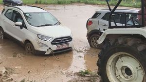 Front-Wheel-Drive எஸ்யூவி காரை ஏன் ஆஃப்-ரோட்டிற்கு எடுத்து செல்லக்கூடாது? இந்த வீடியோ தான் பதில்!!