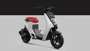 ஒருத்தர் மட்டுமே போக முடியும்! புதுமுக எலெக்ட்ரிக் ஸ்கூட்டரை உலகளவில் வெளியீடு செய்த ஹோண்டா! அட்டகாசமா இருக்கே