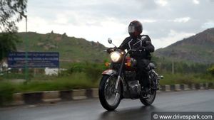 அதிர்வுகள் இல்லாத சுகமான பயணம்! சூப்பர் வசதிகளுடன் வேற லெவலுக்கு மாறிய புதிய ராயல் என்பீல்டு கிளாசிக் 350 பைக்