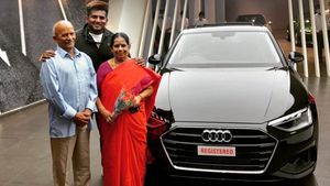 ஆடி காரை வாங்கிய ‘ஓ மை கடவுளே’ பட இயக்குனர்!! ஒரே ஒரு படம் இயக்கி, சொகுசு காருக்கு சொந்தகாரரானார்!