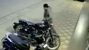 இந்த ஒரு ஸ்விட்ச் இருந்தா பைக் திருட்டை சுலபமா தடுக்கலாம்... அட இது இத்தன நாளா தெரியாம போச்சே!