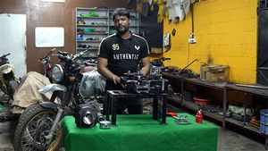 அசத்தலாக மாடிஃபிகேஷன் செய்யப்படும் ராயல் என்பீல்டு ஹிமாலயன் பைக்... செகண்ட் எபிசோட் வீடியோ!