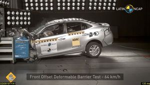 பாதுகாப்பு கொஞ்சமும் இல்ல... மோதல் ஆய்வில் மண்ணை கவ்விய பிரபல கார் மாடல்! டொயோட்டாவின் மானமே போச்சு!