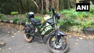 வன துறையினருக்காக பிரத்யேகமாக உருவாக்கப்பட்ட மின்சார பைக்... சார்ஜ் செய்ய சூரிய ஒளி ஒன்னே போதும்!