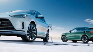 போர்ஷே மசான் காரை டூப்ளிகேட் செய்த சீனர்கள்... இந்த காரையும் அவங்க விட்டு வைக்கலையா!!