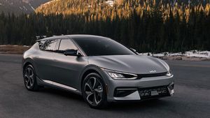 அட இவ்ளோ சூப்பரான காராங்க இது... Tesla Model S இ-காரை பின்னுக்கு தள்ளி கின்னஸ் சாதனை படைத்த Kia EV6!