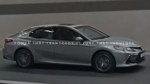 இந்தியா வர தயாராகும் 2022 டொயோட்டா காம்ரி ஹைப்ரீட் கார்!! புதிய டீசர் வீடியோ வெளியீடு!