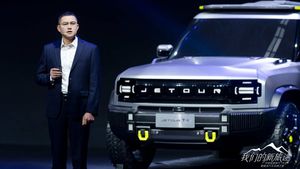 ரெண்டு ஃபேமஸான காரை காப்பி செய்து உருவாக்கப்பட்ட கார்... டூப்ளிகேட் செய்வதில் சீனர்களுக்கு நிகர் சீனர்களே!