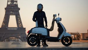 ராயல் என்பீல்டு பைக் மாதிரி ஒத்த சீட்ல ஓட்டலாம்... சூப்பரான ஸ்டைலில் மொப்-அயான் எலெக்ட்ரிக் ஸ்கூட்டர்!