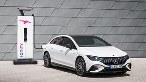 மெர்சிடிஸ்-ஏஎம்ஜி பிராண்டில் இரண்டாவது எலக்ட்ரிக் கார்... இக்யூஇ!! இரு வெர்சன்களில் வெளியீடு!