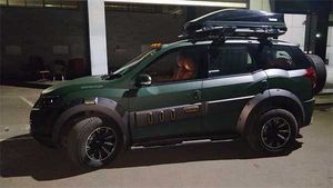 மஹிந்திரா 'கை' வண்ணத்தில் உருவாகிய 'மூன்ரேக்கர்' கார்... நிலாவுலையே வச்சு ஓட்டலாம் போலிருக்கே! ஸ்டைல் அல்லுது!