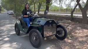 மாருதி ஆல்டோ & புல்லட் பைக்கின் பாகங்களுடன் எலக்ட்ரிக் விண்டேஜ் கார்!! யார் வேண்டுமானாலும் வாங்கலாமாம்!