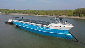 டைட்டானிக் போல அவ்வளவு சீக்கிரம் விபத்துல சிக்கிடாது! தன்னாட்சி வசதி கொண்ட உலகின் முதல் மின்சார சரக்கு கப்பல்!