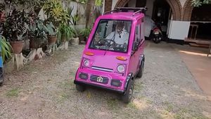 60 கிமீ பயணிக்க வெறும் 5 ரூபா போதும்... 67 வயதான முதியவர் உருவாக்கிய சூப்பரான எலெக்ட்ரிக் கார்!