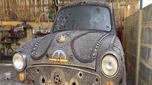 கண்டிப்பா எல்லாருக்கும் பிடிக்கும்... புதிய அவதாரத்தில் அம்பாஸிடர் கார்... மூக்கின் மேல் விரல் வைத்த மக்கள்!