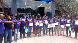 ஆஹா இந்த போட்டில நாமலும் கலந்திருக்கலாம் போலிருக்கே! பரிசுகளையும், இலவசங்களையும் வாரி வழங்கிய யமஹா!