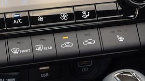 கார் ஏசியில் உள்ள இந்த பட்டனை எப்பொழுதெல்லாம் பயன்படுத்த வேண்டும் தெரியுமா?