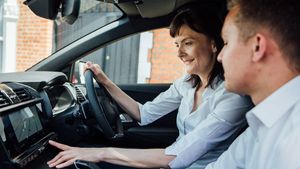 கார் வாங்கும் போது இப்படியெல்லாம் சொல்லி புரளி கிளப்புவாங்க... ஆனா இது எதுவுமே உண்மையில்ல!