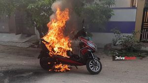 மீண்டும் வெடித்த மற்றொரு எலெக்ட்ரிக் ஸ்கூட்டர்... என்னதான் பிரச்சனை?