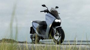 நம்பவே முடியல... டாடா நெக்ஸான் எலெக்ட்ரிக் காருக்கு இணையான ரேஞ்ஜை வழங்கும் எலெக்ட்ரிக் ஸ்கூட்டர் அறிமுகம்!