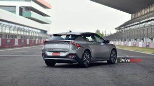 முழு சார்ஜில் 528 கி.மீ பயணிக்கும் கியா இவி6 கார் எப்படி இருக்கிறது? - ரிவியூ