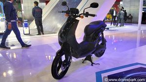 எலெக்ட்ரிக் ஸ்கூட்டரை இந்தியாவில் களமிறக்கும் ஐடியாவே இல்ல! பிரபல நிறுவனத்தின் அதிரடியால் கஷ்டமர்கள் சோகம்!