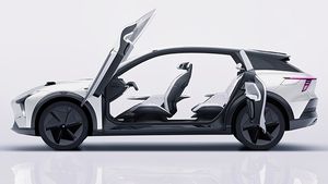 சீன நிறுவனம் உருவாக்கிய முதல் ரோபோட் கார்... 'கதவை திறனு' சொன்னா தானா திறக்கும் வசதியுடன் வருகிறது!