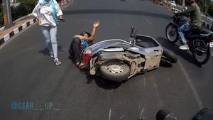 இந்த வீடியோவை நிச்சயம் நீங்க பாத்திருப்பீங்க! ஸ்கூட்டர் தானாக விழுந்ததற்கு பின்னால் இருக்கும் மர்மம் இதுதான்!