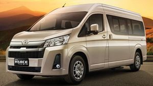 நயன்-விக்கி திருமணத்தில் வித்தியாசமான காரில் வந்திறங்கிய ஷாலினி... பலரை திரும்பி பார்க்க வைத்த அஜித்...