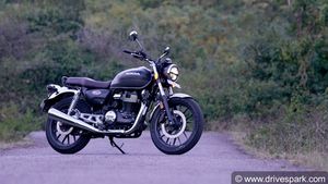 ஹோண்டாவில் எத்தனை 350சிசி பைக்கு தாங்க வரும்... புதியதாக மற்றொன்று! இருந்தாலும் ராயல் என்பீல்டை முந்த முடியாது