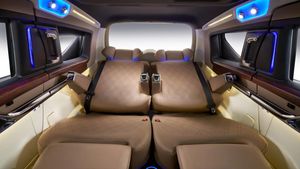 டொயோட்டா இன்னோவா காரா இது... க்ரூஸ் கப்பலையே மிஞ்சுமளவிற்கு இருக்குதே!..