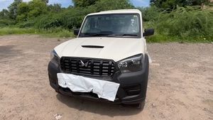 ஸ்கார்பியோ கிளாசிக் காரின் அடிநிலை தேர்வு இப்படிதான் இருக்கும்! ஆடம்பரமே இல்ல, இருந்தாலும் அமர்க்களமா இருக்கு!