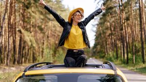 பணம் நிறைய வச்சிருந்தாலும் கார் வாங்கும் போது இதெல்லாம் இல்லாமயே வாங்குங்க! வாங்கி ஒரு புரோஜனம் கூட கிடையாது