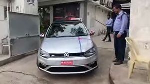 இந்தியாவின் கடைசி போலோ கார் டெலிவரி வழங்கப்பட்டது... சோகத்தில் மூழ்கிய ஃபோக்ஸ்வேகன் நிர்வாகம்!